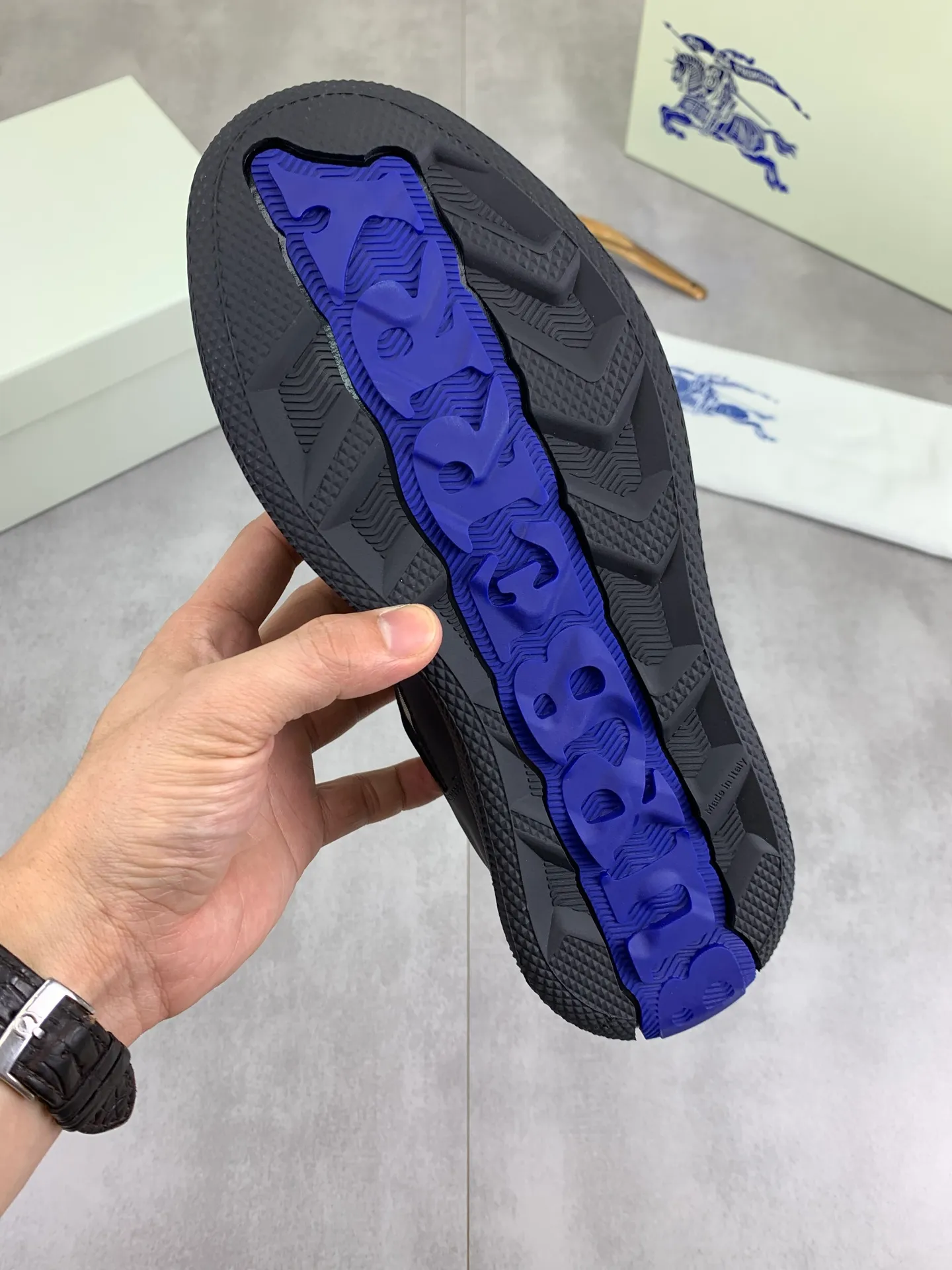 Factory price P640 [BURBERRY] Burberry - High-end quality original order - Upper: imported 🔝 original material - Inner lining: cowhide lining, feet; water-dyed cowhide - Outsole: ultra-light TPR rubber; two-color molded outsole - Super high quality control · Fine workmanship: highlighted (high-end, extravagance, grade) -Size: 39-45 (Male 38 46 can be customized) · Color: Multi-color optional